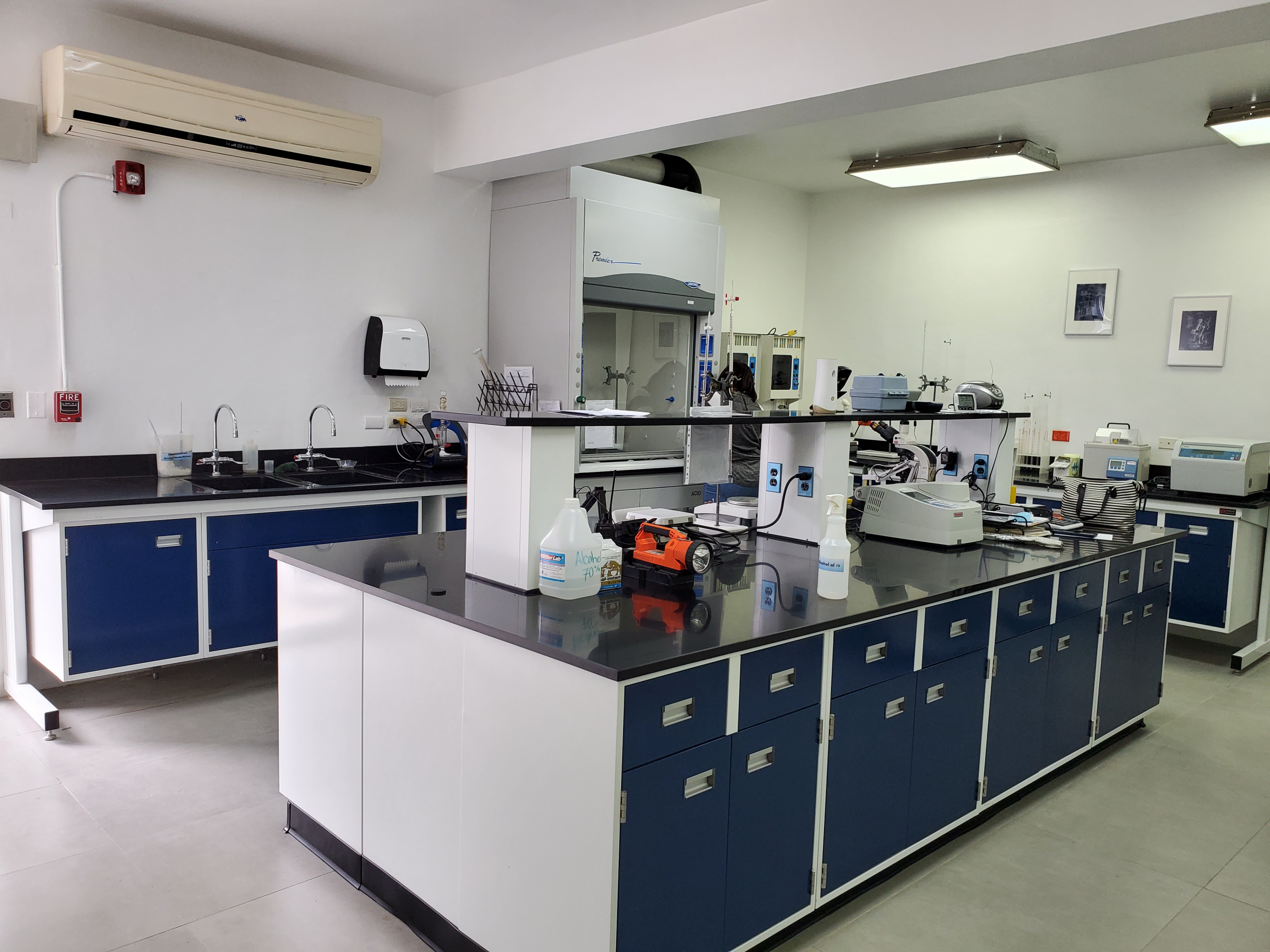 Mesas y Superficies de Trabajo - Imagen 1